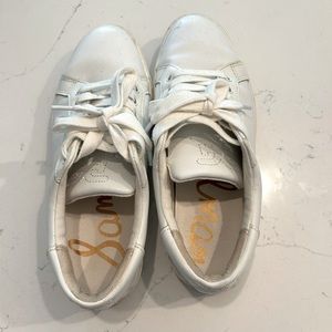 Sam Edelman women’s size 6 lace up sneaker.